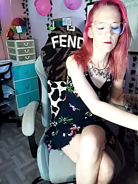 Purple2StayThnxx online show from October 31, 2025, 4:19 pm