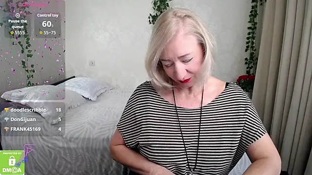 hunters woman online show from October 21, 2025, 12:50 pm