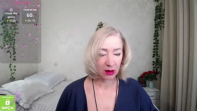 hunters woman online show from November 11, 2025, 2:06 pm