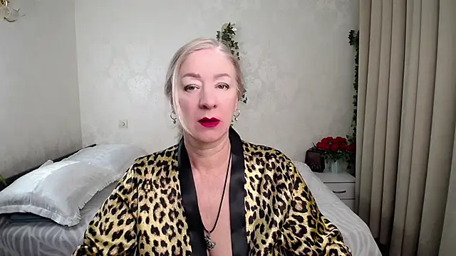 hunters woman online show from February 9, 2026, 10:47 pm