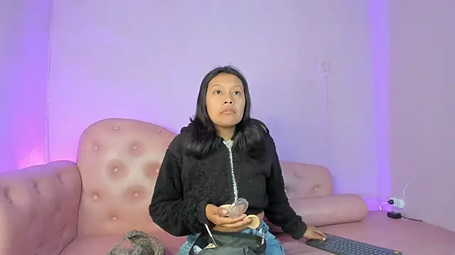 Snapshot of Dulce_Pettit chatting on September 10, 2025, 12:38 pm Dulce Pettit online show from September 10, 2025, 12:38 pm