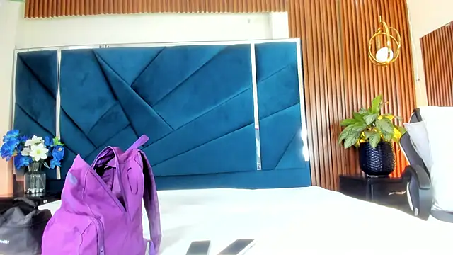 Snapshot of Dulce_Pettit chatting on September 24, 2025, 12:19 pm Dulce Pettit online show from September 24, 2025, 12:19 pm