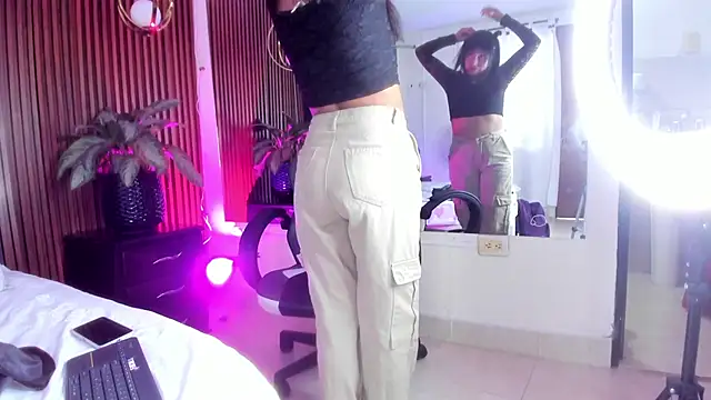 Snapshot of Dulce_Pettit chatting on October 1, 2025, 12:44 pm Dulce Pettit online show from October 1, 2025, 12:44 pm