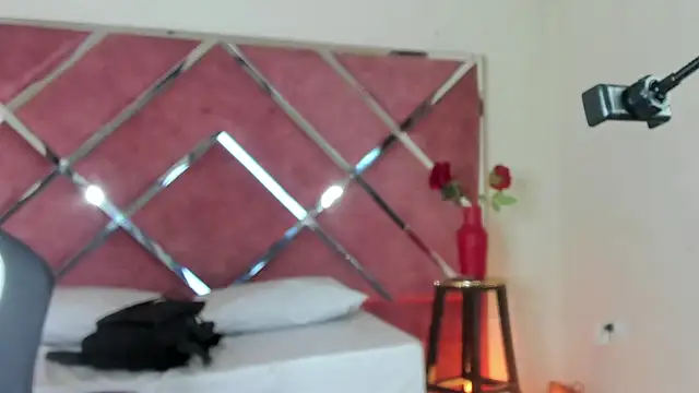 Snapshot of Dulce_Pettit chatting on October 9, 2025, 12:25 pm Dulce Pettit online show from October 9, 2025, 12:25 pm