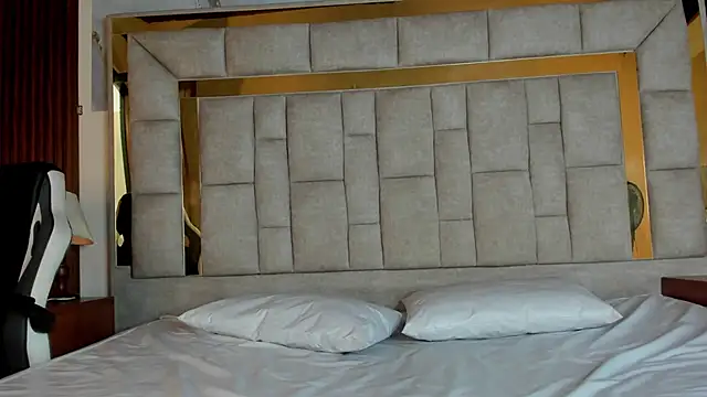 Snapshot of Dulce_Pettit chatting on October 10, 2025, 12:26 pm Dulce Pettit online show from October 10, 2025, 12:26 pm