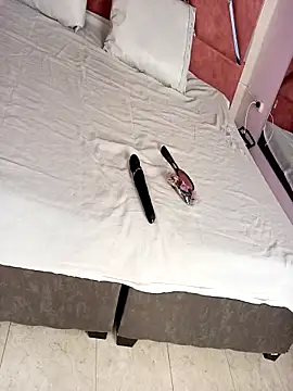 Snapshot of Dulce_Pettit chatting on October 17, 2025, 12:08 pm Dulce Pettit online show from October 17, 2025, 12:08 pm