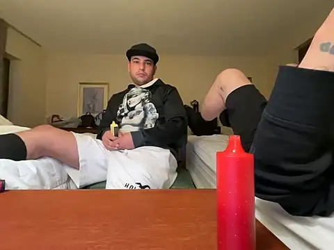 Snapshot of Ranthru13 chatting on October 18, 2025, 10:16 am Ranthru13 online show from October 18, 2025, 10:16 am