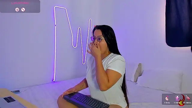 Dilan and Mia online show from June 19, 2026, 2:21 pm