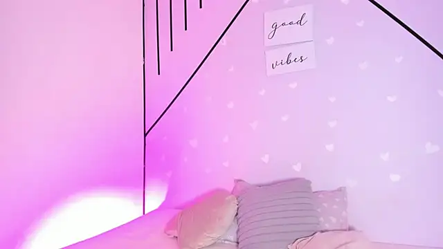 MiahCornell  online show from March 19, 2026, 8:35 pm