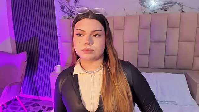 Snapshot of Maxxxine1 chatting on March 2, 2026, 10:05 pm Maxxxine1 online show from March 2, 2026, 10:05 pm