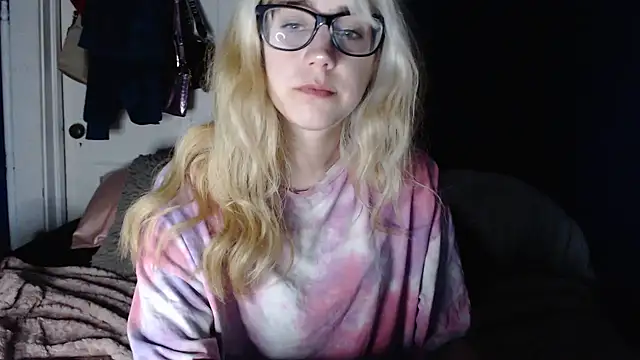 Snapshot of RubySmoke chatting on September 14, 2025, 9:08 am RubySmoke online show from September 14, 2025, 9:08 am