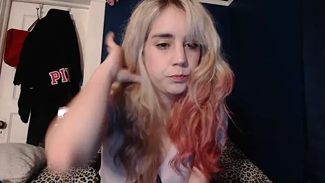 Snapshot of RubySmoke chatting on October 17, 2025, 1:53 am RubySmoke online show from October 17, 2025, 1:53 am