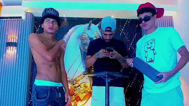 Dominic Max  online show from September 23, 2025, 3:53 am