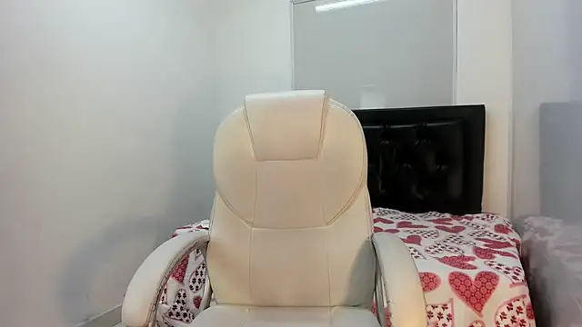 AshleyVanessaRx online show from November 12, 2025, 4:07 pm