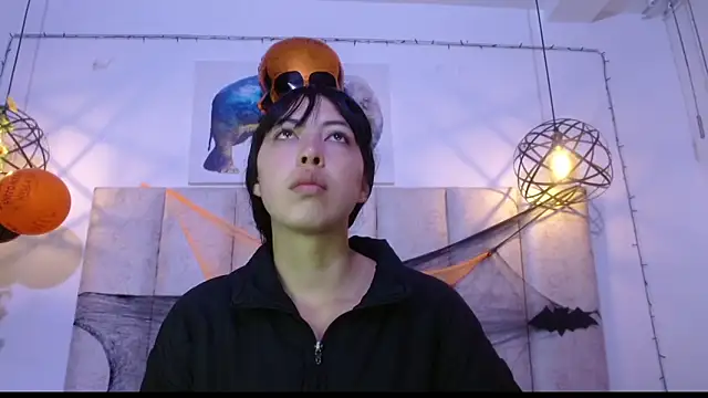 malejahotcs01 online show from October 30, 2025, 11:11 am