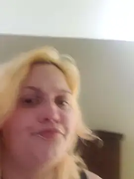 Snapshot of Jynxthefoxyfuck chatting on November 7, 2025, 7:25 pm Jynxthefoxyfuck online show from November 7, 2025, 7:25 pm