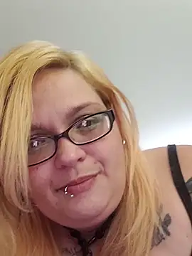 Snapshot of Jynxthefoxyfuck chatting on November 11, 2025, 11:43 am Jynxthefoxyfuck online show from November 11, 2025, 11:43 am