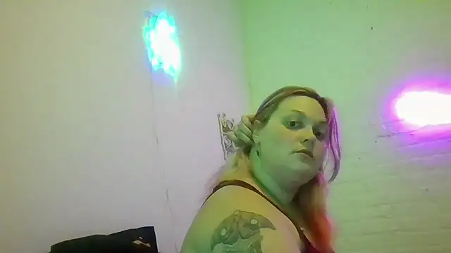Snapshot of Jynxthefoxyfuck chatting on December 14, 2025, 3:01 am Jynxthefoxyfuck online show from December 14, 2025, 3:01 am