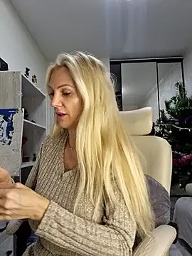 Monna online show from December 19, 2025, 4:03 pm