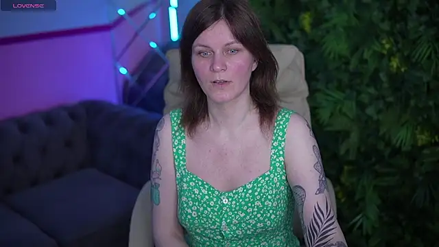 TinaMelt online show from May 12, 2026, 6:49 pm