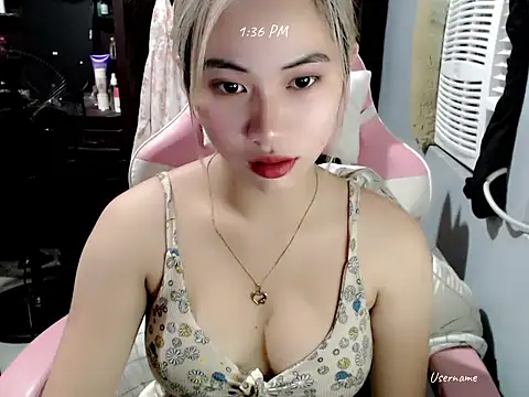 Rainea149 online show from December 5, 2025, 5:38 am