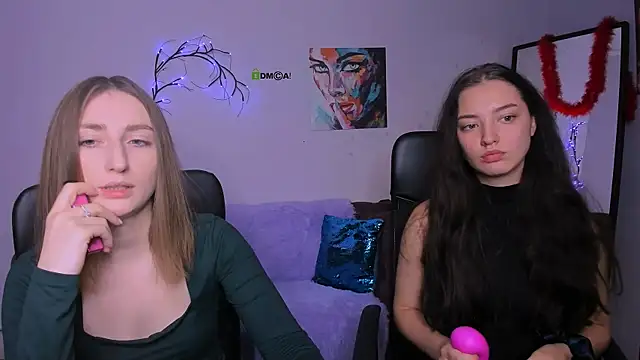 eva smiith  online show from November 18, 2025, 7:24 am