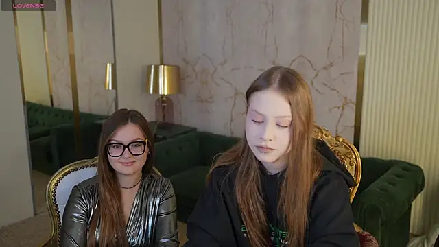 Snapshot of Esmie_Smile chatting on October 1, 2025, 11:05 am Esmie Smile online show from October 1, 2025, 11:05 am