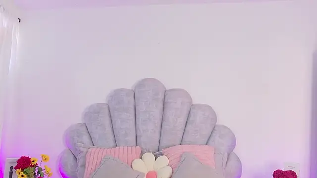 Snapshot of emma-conti2 chatting on March 4, 2026, 12:55 pm emma-conti2 online show from March 4, 2026, 12:55 pm