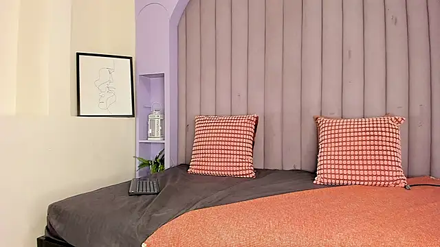 Snapshot of RiriiBrunette__ chatting on October 15, 2025, 7:58 pm RiriiBrunette   online show from October 15, 2025, 7:58 pm