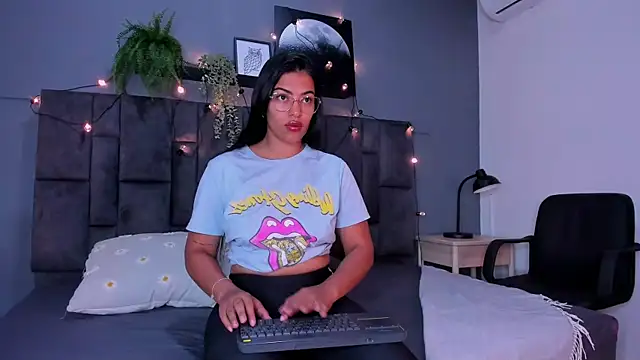 RiriiBrunette   online show from November 4, 2025, 7:35 pm