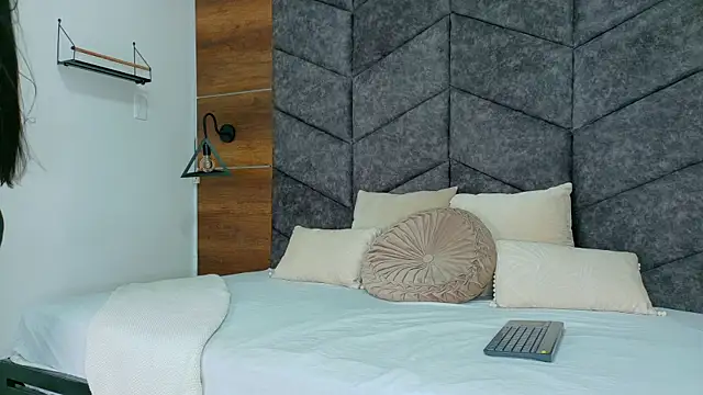 RiriiBrunette   online show from December 3, 2025, 7:56 pm