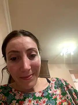 Snapshot of HellaryTourent chatting on September 17, 2025, 8:54 pm HellaryTourent online show from September 17, 2025, 8:54 pm