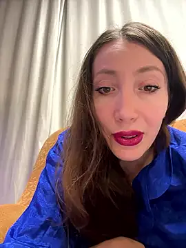 HellaryTourent online show from January 16, 2026, 5:06 pm