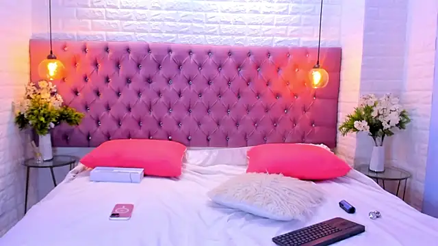 amber sparkle online show from September 18, 2025, 12:51 pm