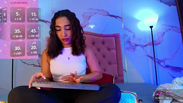 AlyaThompson online show from November 26, 2025, 5:08 am