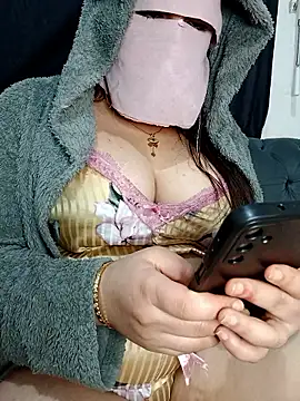 Queen-15 online show from January 17, 2026, 10:46 pm