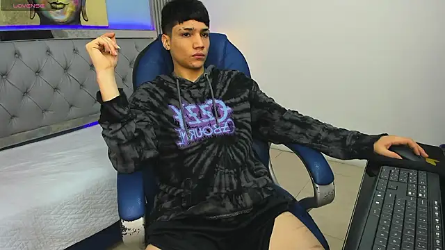 Snapshot of SamBlack_ chatting on February 10, 2026, 3:38 pm SamBlack online show from February 10, 2026, 3:38 pm