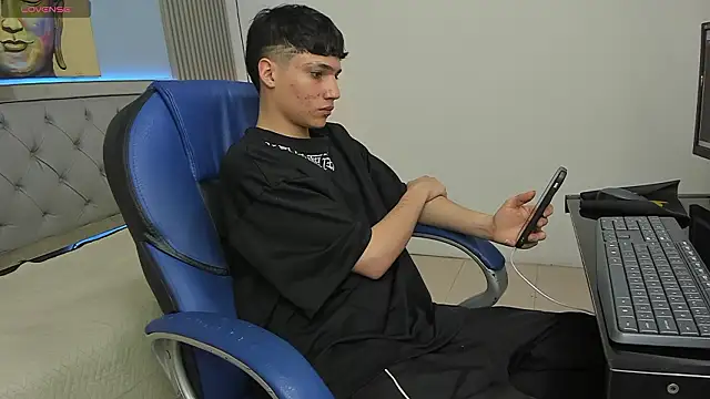 Snapshot of SamBlack_ chatting on March 16, 2026, 8:24 pm SamBlack online show from March 16, 2026, 8:24 pm