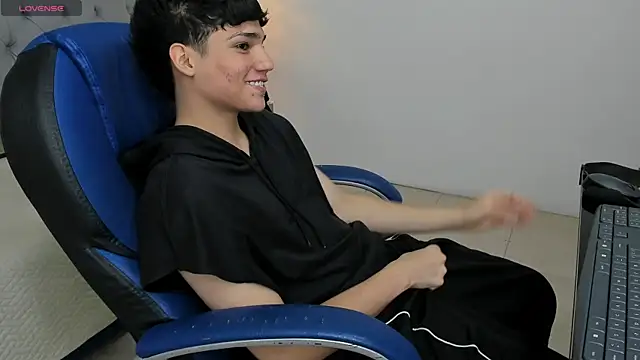 SamBlack  online show from April 29, 2026, 12:31 pm