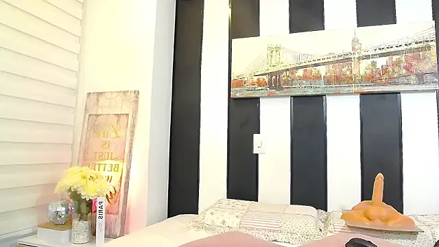 Snapshot of ParisRoux chatting on October 25, 2025, 8:14 pm ParisRoux online show from October 25, 2025, 8:14 pm