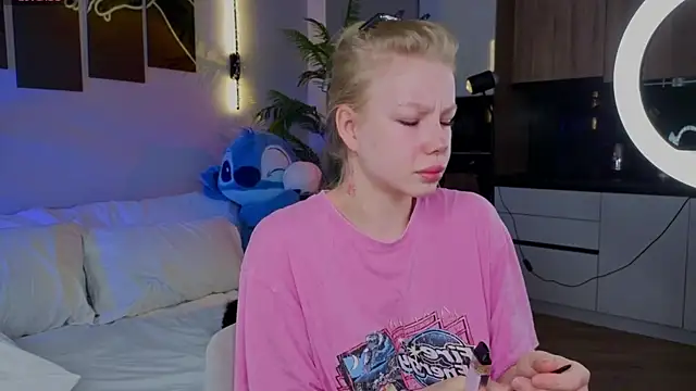 Snapshot of emilyshepar_d chatting on April 21, 2026, 1:42 am emilyshepar d online show from April 21, 2026, 1:42 am