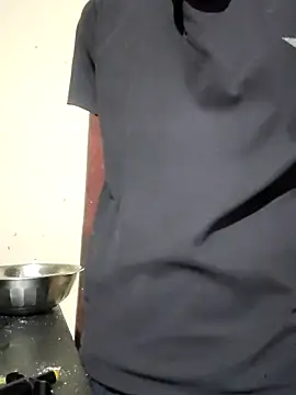 RAYI Queen 4 online show from December 20, 2025, 12:56 pm