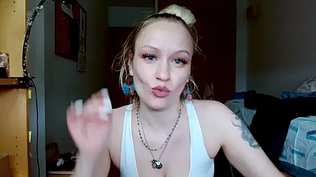 SatinQueen90 online show from March 9, 2026, 12:09 pm