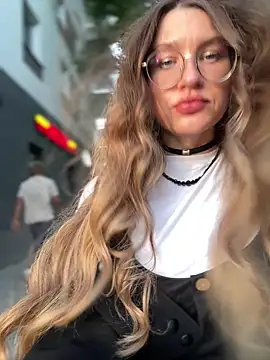 Amia mur online show from September 28, 2025, 4:01 pm