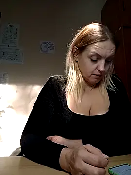 Snapshot of Ami_Foxy chatting on October 7, 2025, 10:34 am Ami Foxy online show from October 7, 2025, 10:34 am