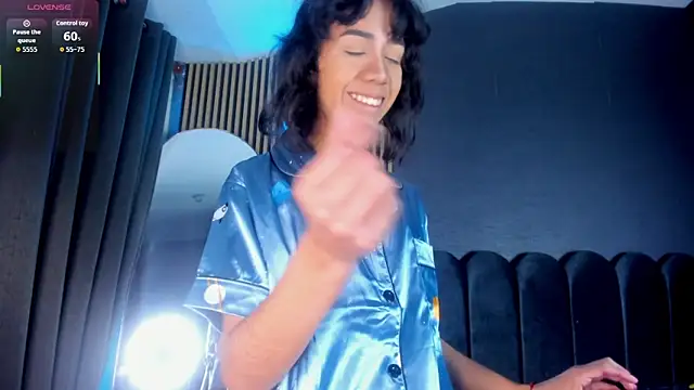 Gina 77 online show from November 20, 2025, 12:27 pm