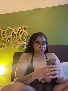 Snapshot of caramel__cremes chatting on May 5, 2026, 1:13 am caramel cremes online show from May 5, 2026, 1:13 am
