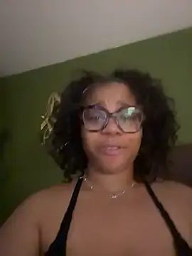 Snapshot of caramel__cremes chatting on May 11, 2026, 2:39 am caramel cremes online show from May 11, 2026, 2:39 am