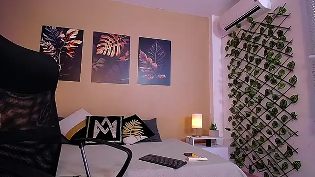 ChristopherBlack  online show from February 19, 2026, 1:29 pm