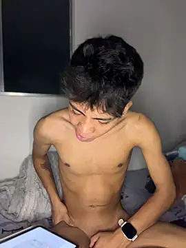MaxiWildd online show from June 10, 2026, 1:28 am